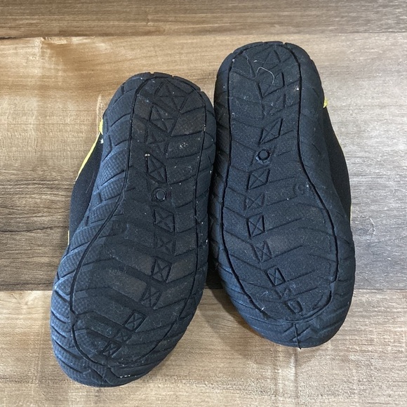 $1 Toddler Water Shoes - Picture 2 of 3